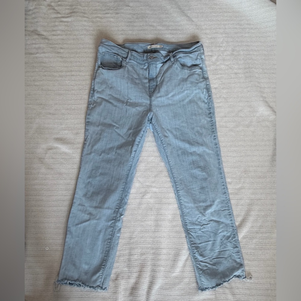 Levi's Women's Straight Leg Jeans in Light Blue